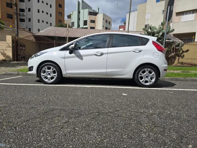 Ford Fiesta SEL 1.6 16V Flex Mec. 5P 2017