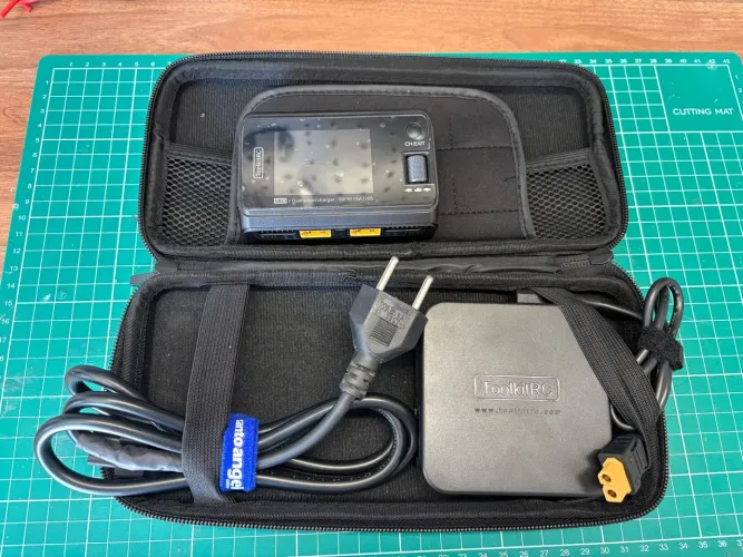 Carregador Toolkit M6D com fonte