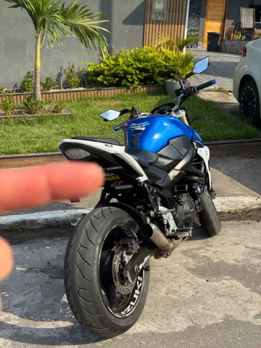 Vendo Suzuki GSR 750