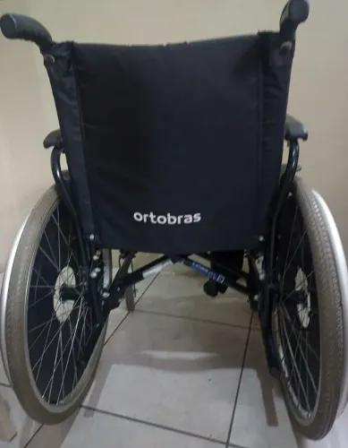 Cadeira de rodas Ortobras/semi-nova