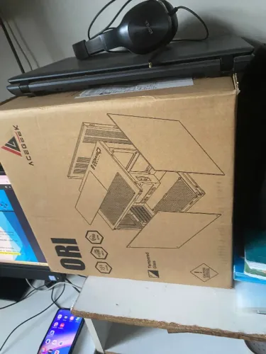 Gabinete gamer com 3 fans, nunca usado