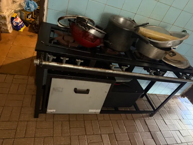 Fogão industrial 4 boca com forno
