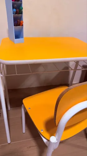 Escrivaninha infantil
