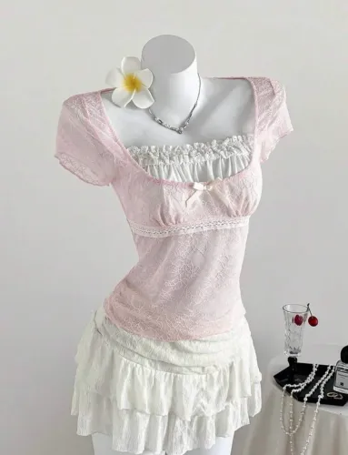 Blusa coquete rosa e branca