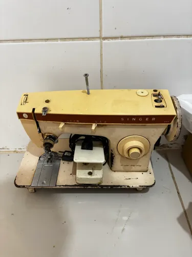 Máquina de costurar reta singer