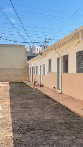Alugue Casa com 2 Dormitórios, com 50M² em Vila Jundiainópolis por R$ 1.800. Imóvel Reside