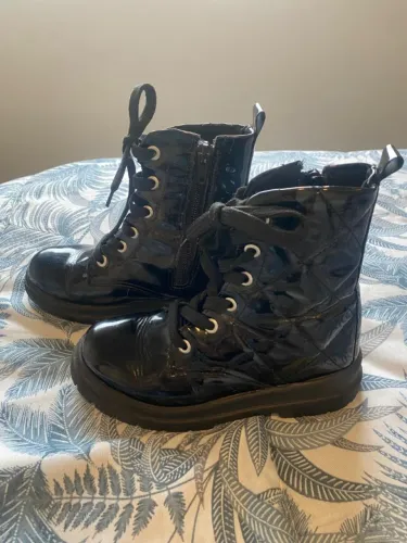 Bota preta LUDIQUE