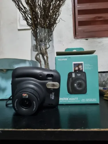 Câmera Instantânea Fujifilm Instax Mini 11 Charcoal Gray (Usado)