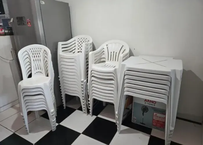 TRAMONTINA ORIGINAL - 7 JOGOS DE MESA E CADEIRAS USADOS EM PERFEITO ESTADO