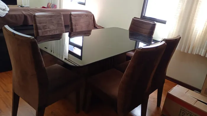 Vende-se mesa de jantar 