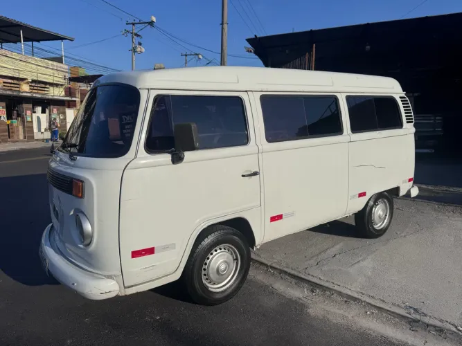 Volkswagen Kombi Lotação 1.6 MPI (álcool) 2001
