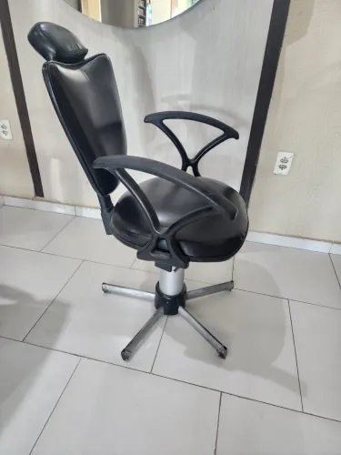 Cadeira Profissional Preta para Salão