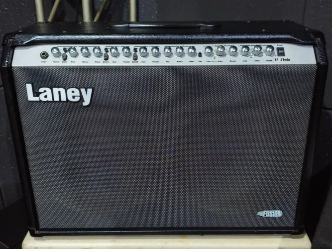 Amplificador Pré valvulado Laney TFx3 Twin 2 Celestion Seventy 80 12" vários efeitos