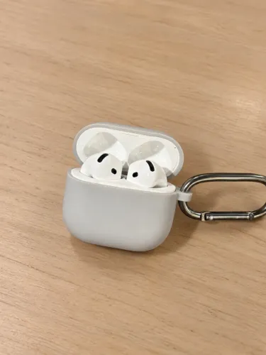 Apple AirPods 4 com Cancelamento Ativo de Ruído , Apenas 3 Meses de Uso