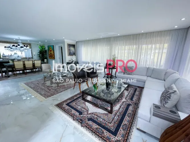 Casa reformada em condomínio com piscina aquecida e área gourmet!