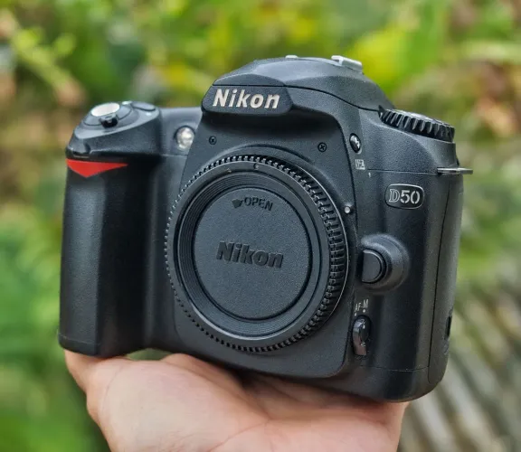 Camera DSLR Nikon D50 (corpo) - 17k cliques