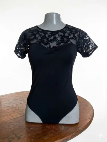 BODY PRETO COM RENDA AVON