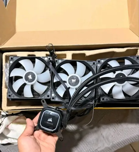 Water cooler Corsair H150i