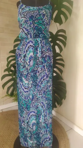 Vestido longo florido plissado em crepe 