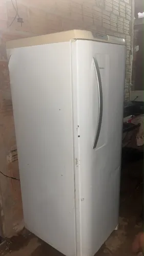 Vendo-se geladeira