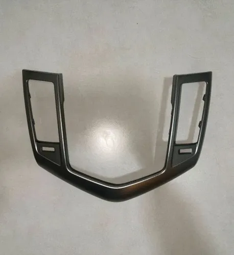 Moldura Central Do Painel Rádio Chevrolet Cruze 2012 A 2016