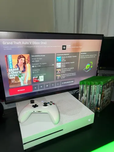 Xbox One S 1TB - GTA V + 5 jogos - 1 Controle