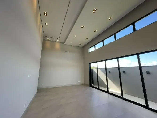 Casa Térrea para venda possui 245 metros quadrados com 3 suítes.