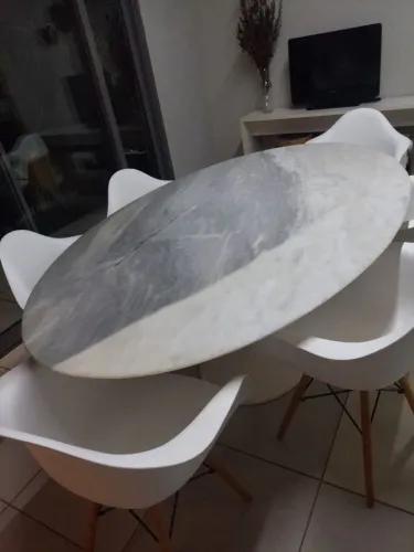 mesa de jantar saarinen oval mármore