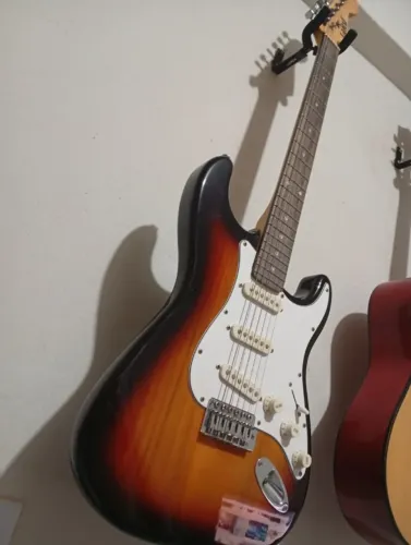 Guitarra Land Strato (Aceito Violão)