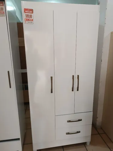 Guarda roupa com 3 Portas e Duas gavetas