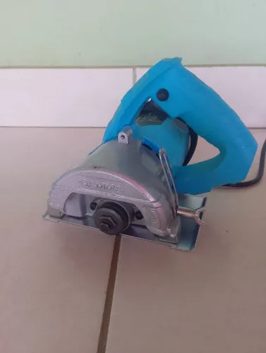 Máquina nova na caixa