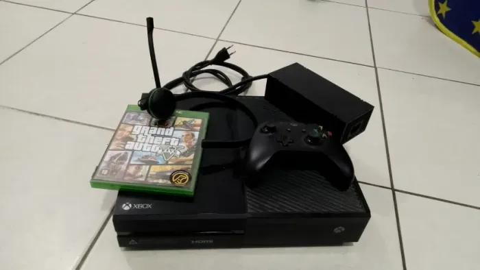 Xbox One Fat 500GB + GTA V + Controle + Headset ? Completo e Funcionando Perfeitamente!