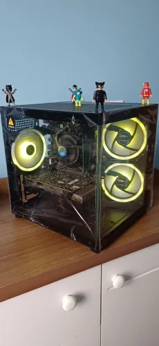 Pc gamer I3 10° + rx 580 até 12x no cartão.