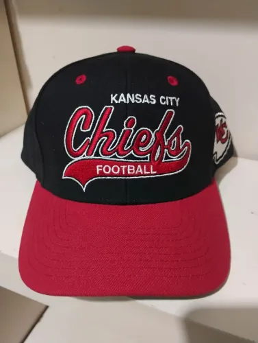 Boné Mitchell e ness Kansas city chiefs.bone novo