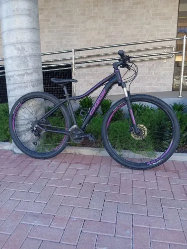 Bicicleta feminina Shimano hidráulico aro 29 T 17