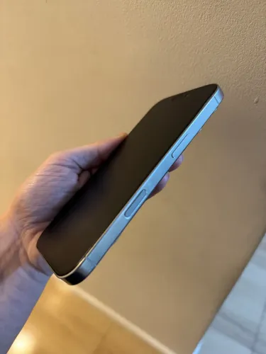 Vendo iPhone 16 pro 128gb Branco impecável 