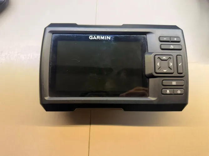GPS Náutico Garmin STRIKER vivid 5cv