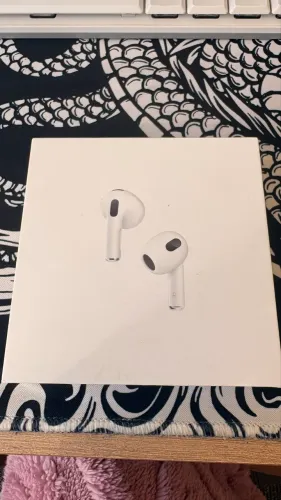 Apple AirPods de 3ª geração.