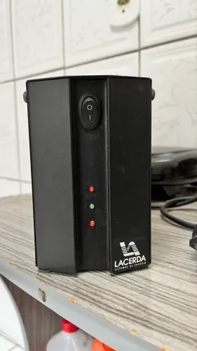 Um estabilizador e uma CPU