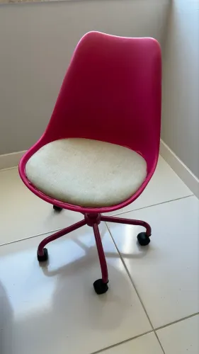 cadeira rosa de rodinhas tok stok 