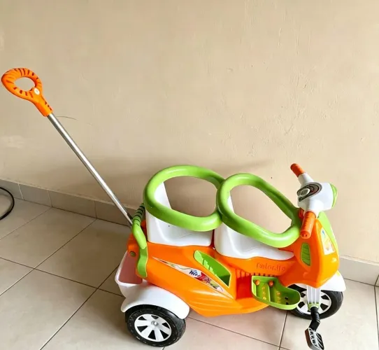 Vendo motoca infantil 2 lugares