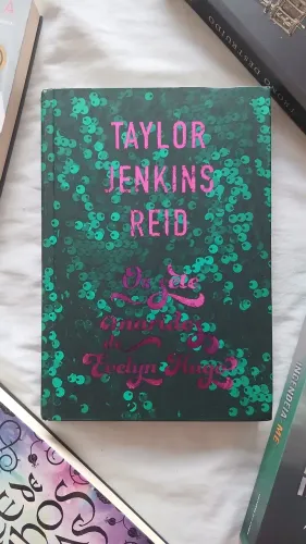 Livro Os Sete Maridos de Evelyn Hugo