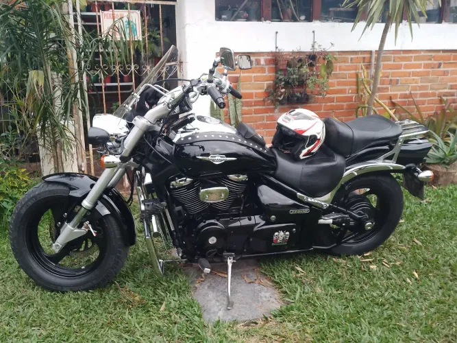 Suzuki bolevard m 800