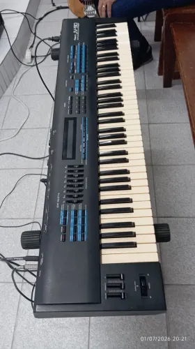 Teclado rolando jv 90 uma relíquia