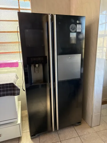 Geladeira LG Side by Side com Dispenser - Não Segura Gás - Para Conserto
