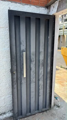 VENDO 2 PORTÕES DE FERRO