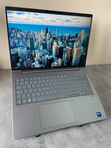 Notebook HP Core Ultra 7 / GeForce RTX 1000 / 32GB RAM / 1TB SSD / Tela 16? FullHD
