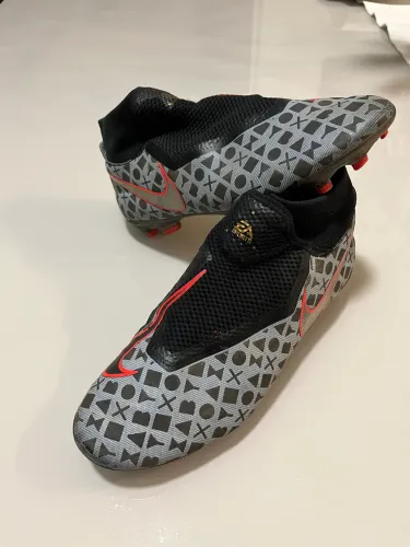 Chuteira Nike campo phantom vision academy, colaboração ea sports