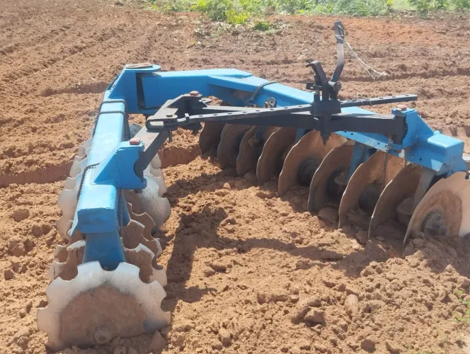 Grade aradora de 18x28 barata 10 mil