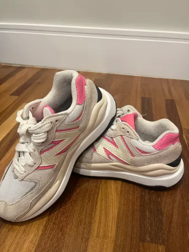 Tênis New Balance 5740 Rosa Bege